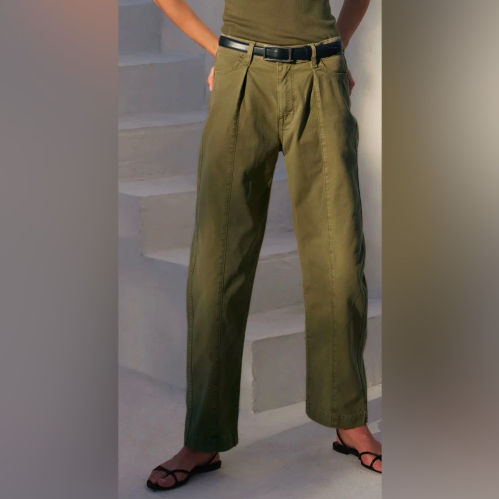 NWT. AYR The Recess Pant in army green. Cotton with stretch. Size 30/31.